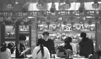 看涨行情下投资黄金真能稳赚不赔？90 后贷款买金半月获利超两千