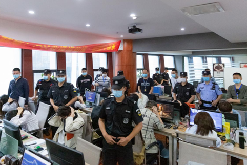 专业炒股配资 成渝警方联合破获高额股票配资诈骗案，首例诈骗案浮出水面