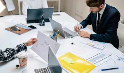 股票配资投资策略全解析：移动平均线、分散投资与长短期投资