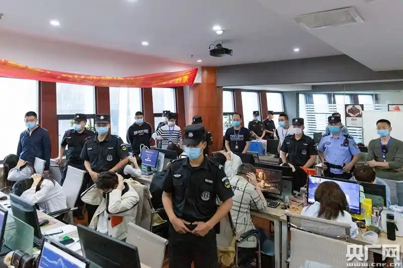 成渝警方联手破获股票配资诈骗案_郑州股票配资平台_股票配资诈骗案警方联合行动